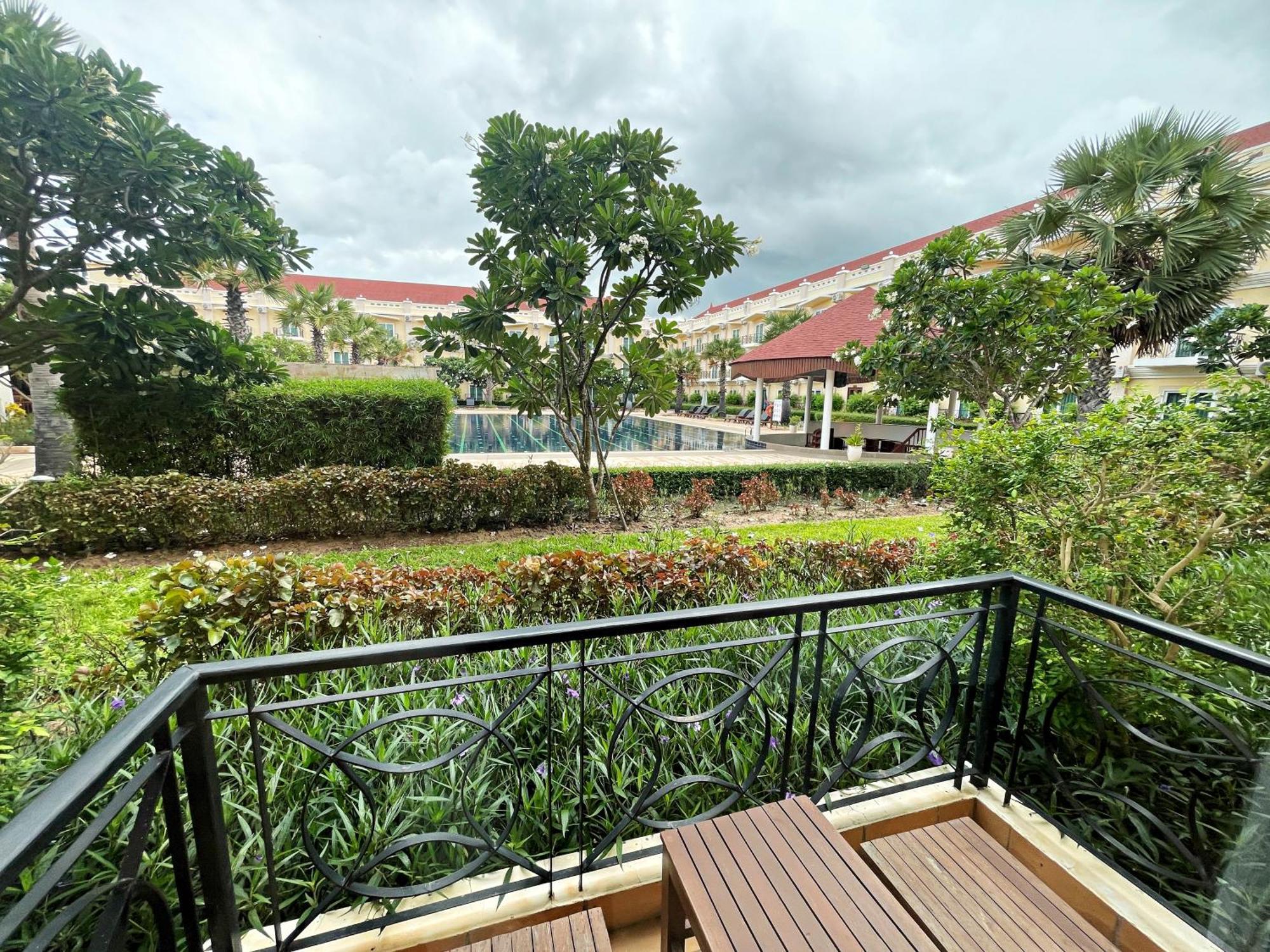 Sokha Palace Siem Reap Hotel Exterior foto